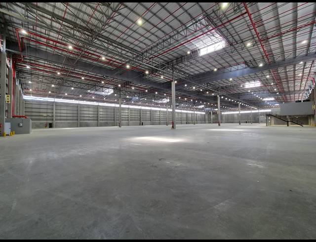 18,756M² WAREHOUSE TO LET IN LONGLAKE